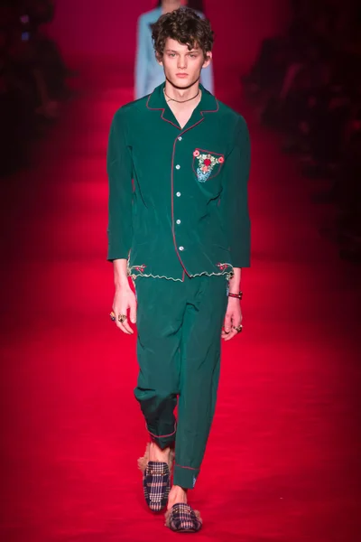 Look 14